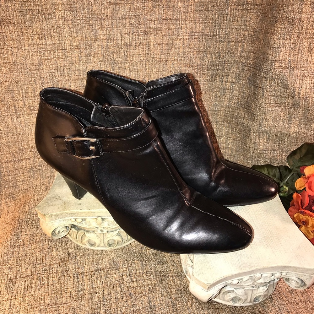 Bandolino Booties sz 9.5